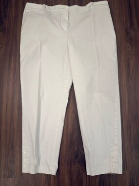 Talbots White Cropped Pants with button detail